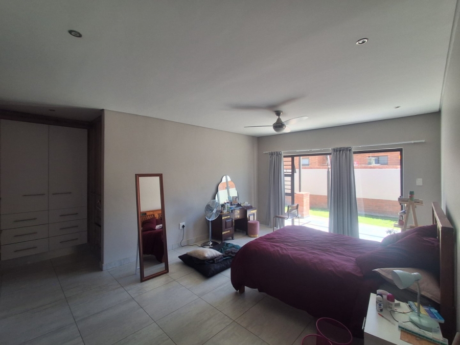 To Let 3 Bedroom Property for Rent in Hillside Free State